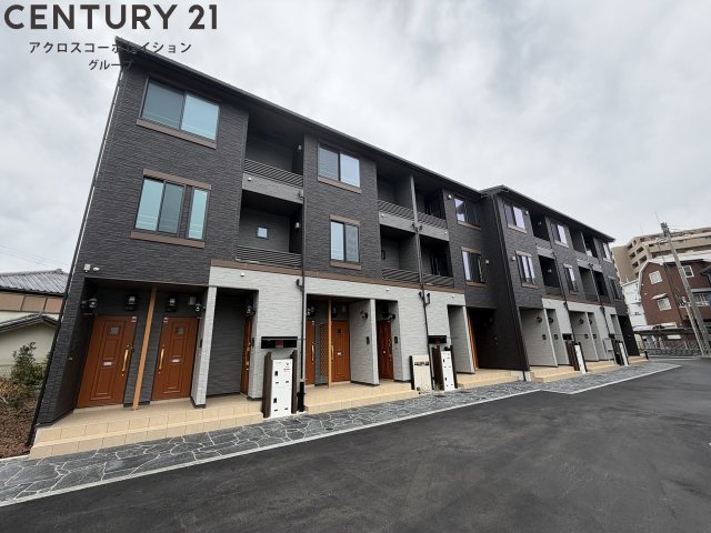 建物外観　宅配ボックス、防犯カメラ、TVモニターホン完備☆