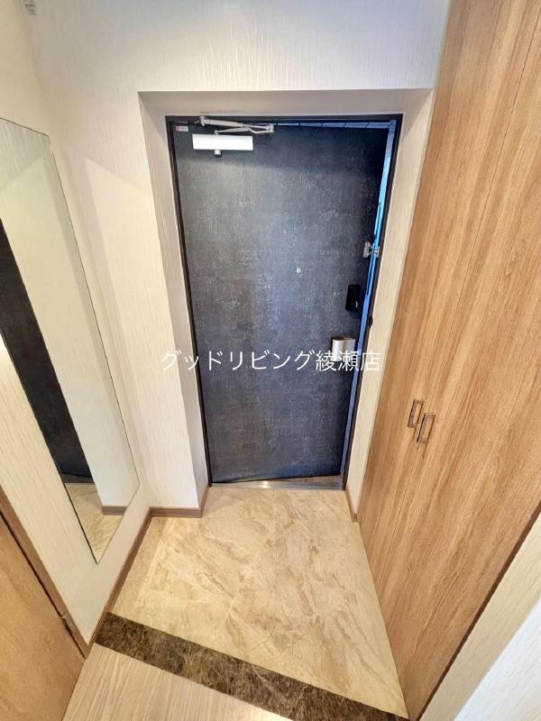 プレジオ北綾瀬ASIANの玄関写真