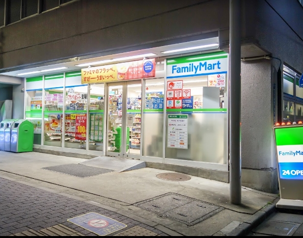 コンビニ　ファミリーマート八丁堀店（コンビニ）まで173m