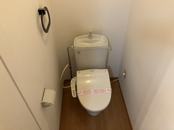 トイレ　温水洗浄暖房便座