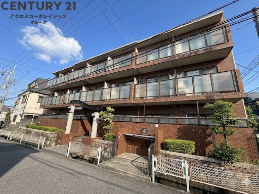 建物外観　オートロックで外部の人間が簡単に出入りできないため安心です。