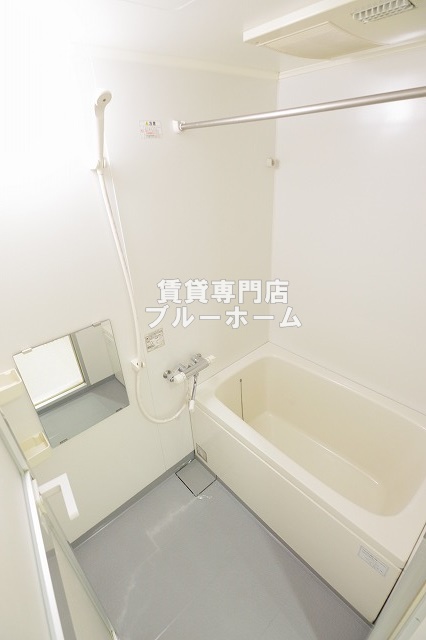 バス・シャワールーム　浴室乾燥機付きで雨の日の洗濯に困らない！