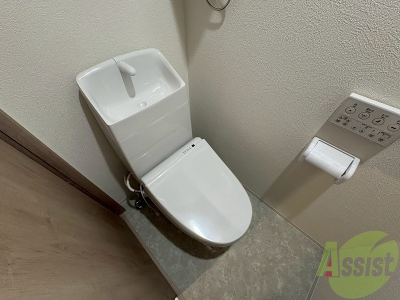 トイレ　こちらはトイレになります。ウォシュレット機能付です。