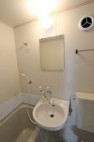 洗面設備　同物件、別号室の参考写真です。
