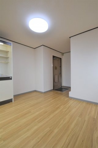 居室・リビング　同物件、別号室の参考写真です。