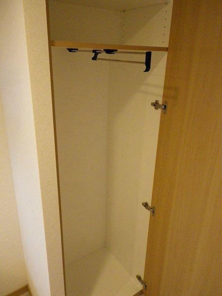 収納　ハンガーポール付のクローゼット