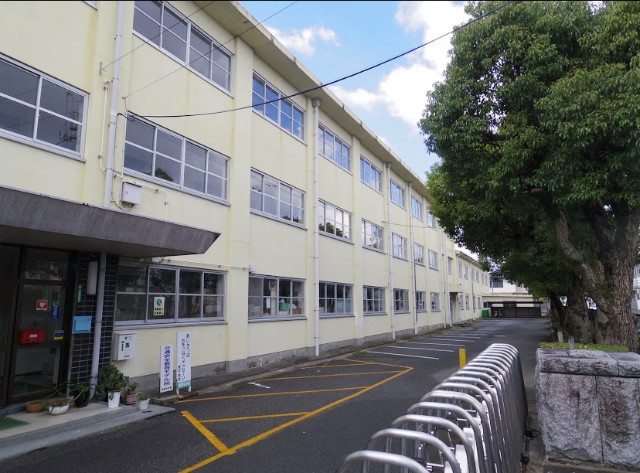 小学校　徳島市立佐古小学校（小学校）まで1333m