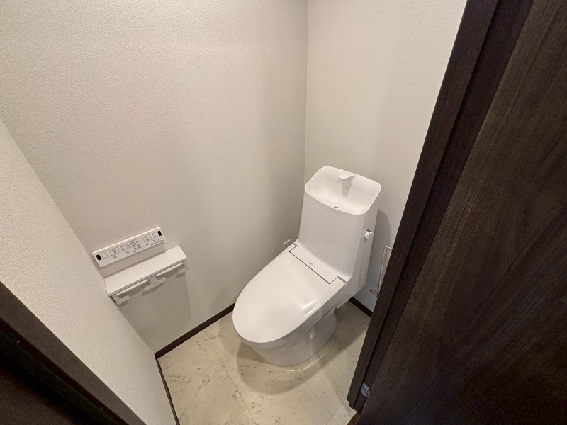 トイレ　こちらはトイレです。清潔感があり、安心して使用できます。