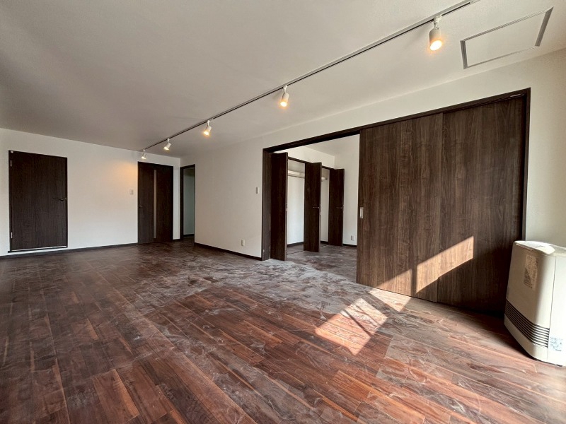 居室・リビング　広くてキレイなお部屋が広がっていて、充実した生活が送れそう。
