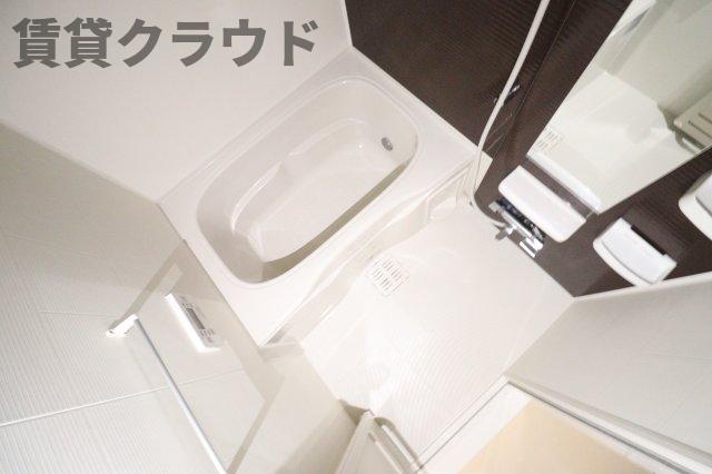 バス・シャワールーム　アクセントパネルがおしゃれなバスルーム♪