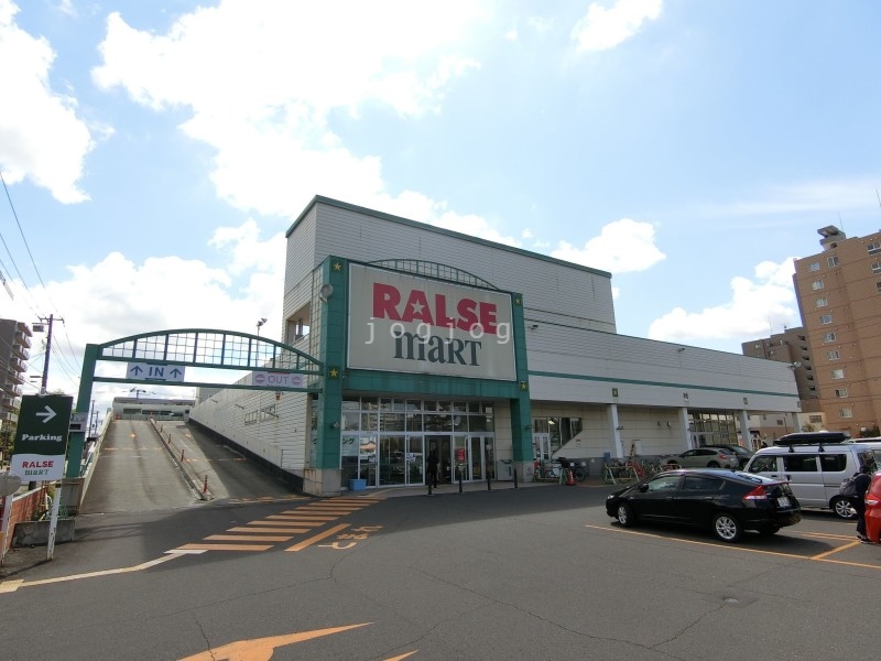 スーパー　ラルズマート美園店（スーパー）まで214m
