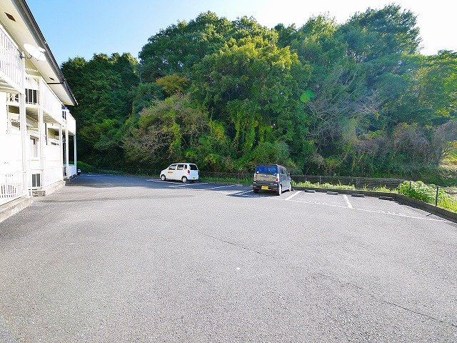駐車場　駐車場に車を止められます