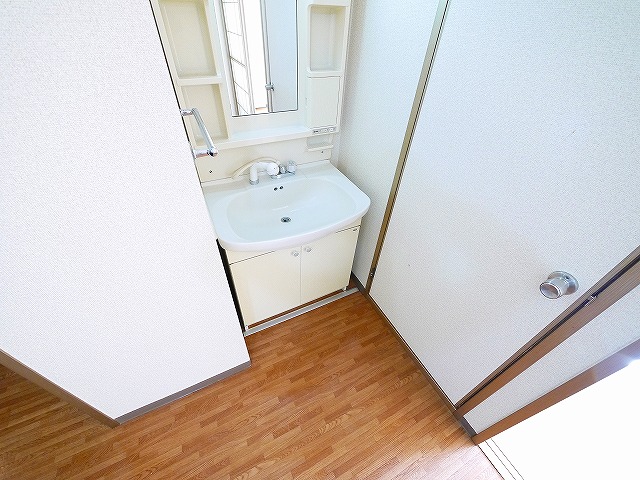 洗面設備　独立洗面化粧台付き