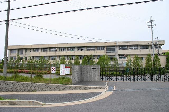 中学校　生駒市立大瀬中学校（中学校）まで457m