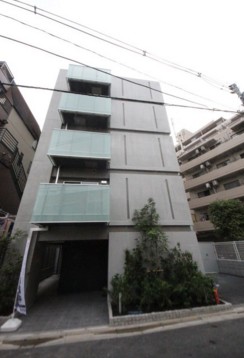 建物外観　鉄筋コンクリート造のがっちりとした建物。