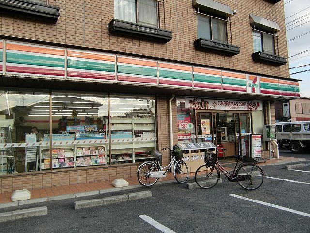 コンビニ　セブンイレブン（コンビニ）まで405m