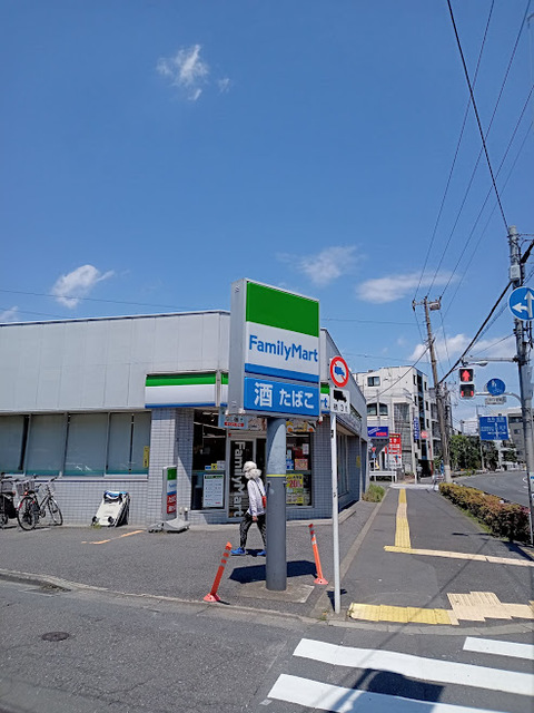 コンビニ　ファミリーマート十条仲原三丁目店（コンビニ）まで103m