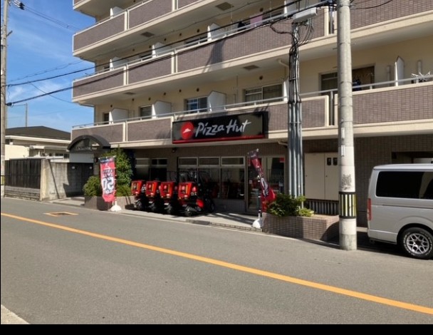 飲食店　ピザハット城東店（飲食店）まで550m
