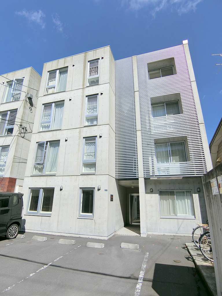 建物外観　おしゃれなデザイナーズルームです！！