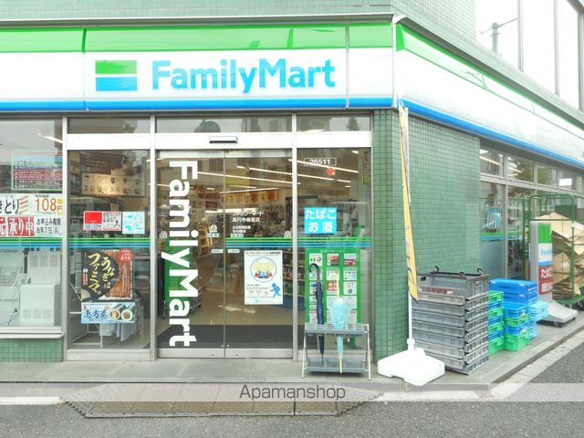 コンビニ　ファミリーマート（コンビニ）まで243m
