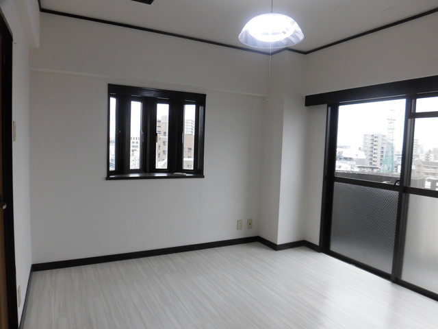 居室・リビング　白基調で清潔感のあるお部屋です
