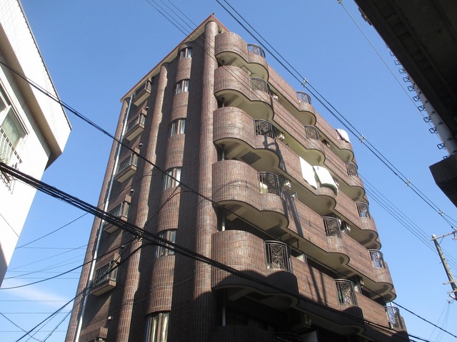 建物外観　外観タイル張りのモダンな造りです