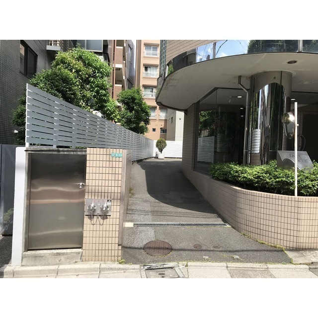 その他共有部分　駐車場入口