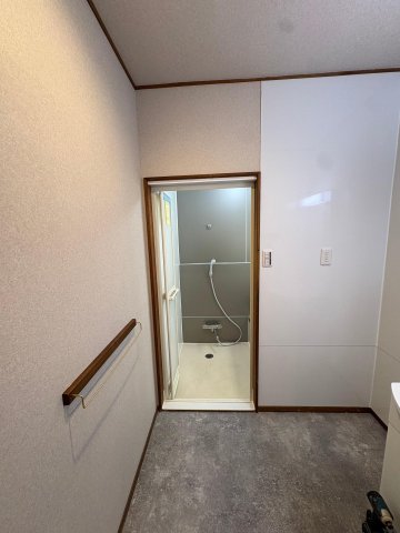 バス・シャワールーム　浴室内リフォーム済、追い炊き機能付き