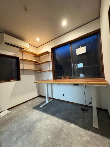 その他設備　可動棚もあるのでリモートワークに最適