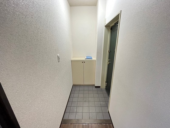 玄関　※別号室の写真です