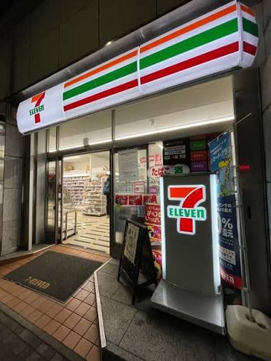 コンビニ　セブンイレブン 人形町駅西店（コンビニ）まで1078m