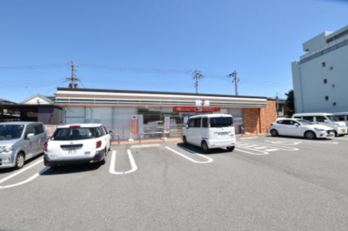 コンビニ　セブンイレブン 堺浜寺諏訪森町店（コンビニ）まで531m