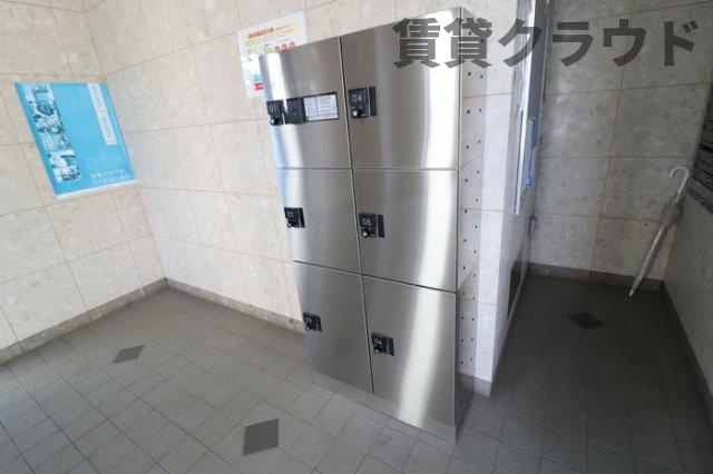 エントランス　宅配ボックスがあると、自分の時間を有効活用できますね！