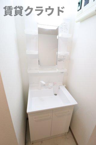 洗面設備　明るい洗面所です