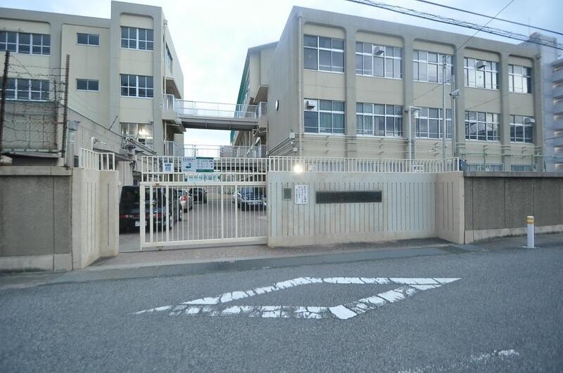 中学校　神戸市立鷹取中学校（中学校）まで2229m