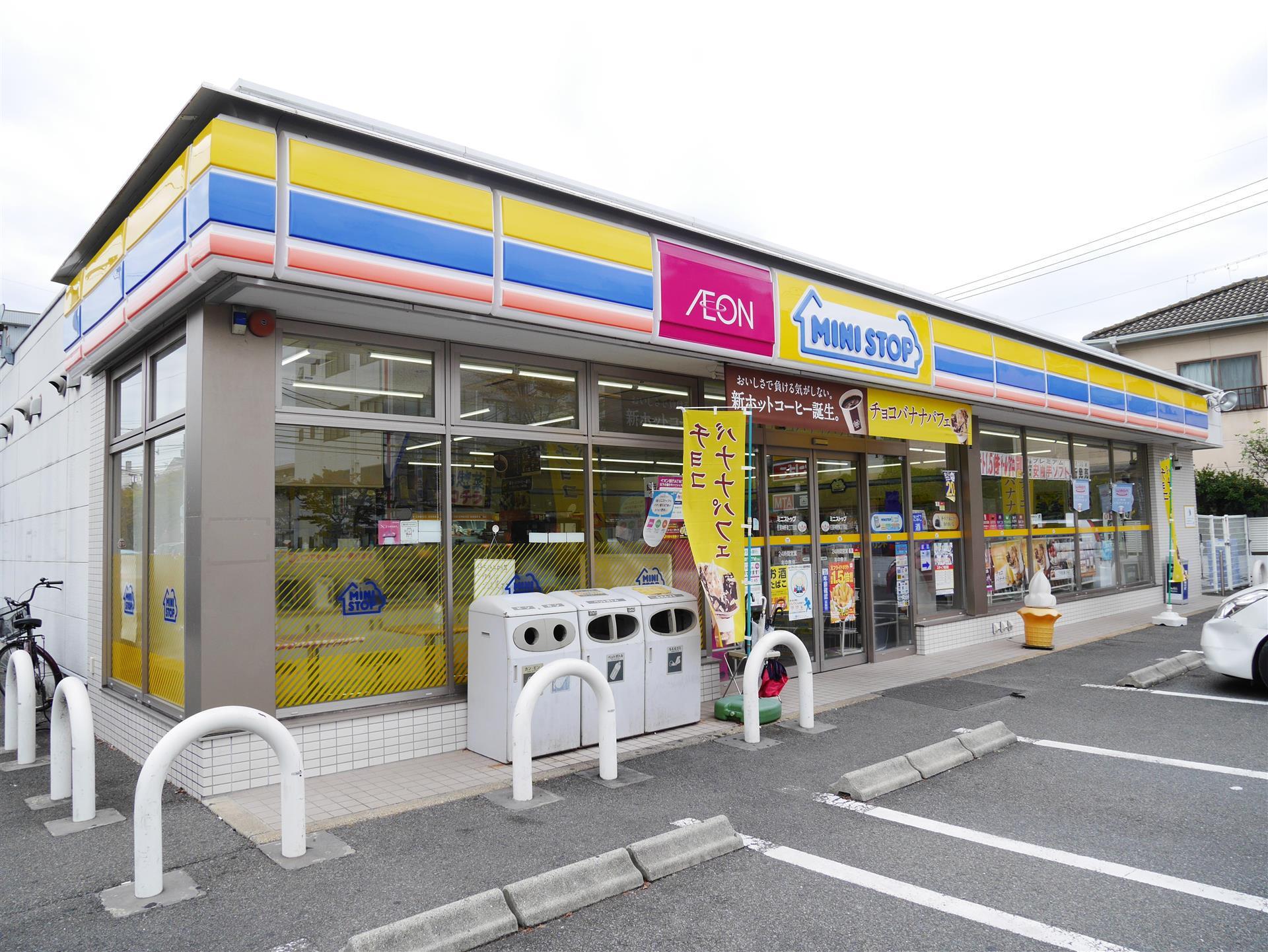 コンビニ　ミニストップ（コンビニ）まで300m