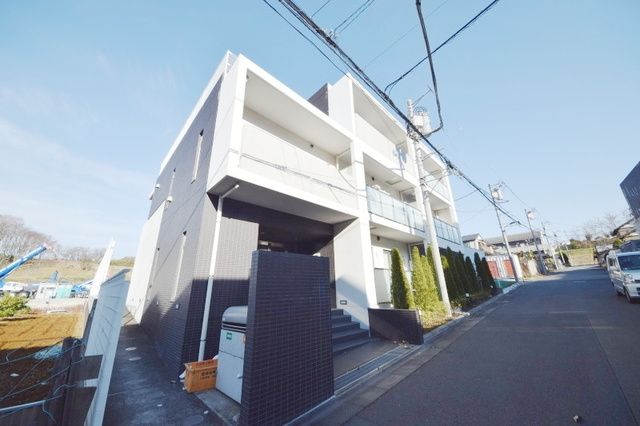 建物外観　★シンプルで重厚感のある外観です★