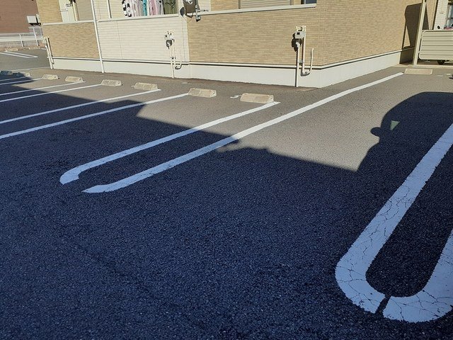駐車場　駐車場があるので、車を買う予定の方も安心です