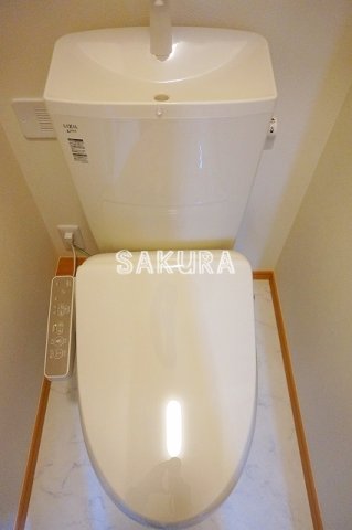 トイレ　嬉しい温水洗浄便座♪