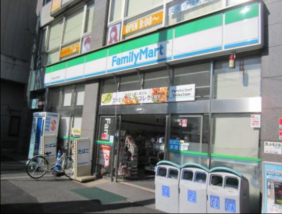 コンビニ　ファミリーマート 浦和東口駅前店（コンビニ）まで62m