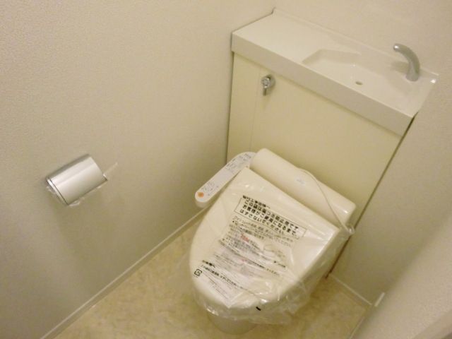 トイレ　★ウォシュレット付きのお手洗いです★