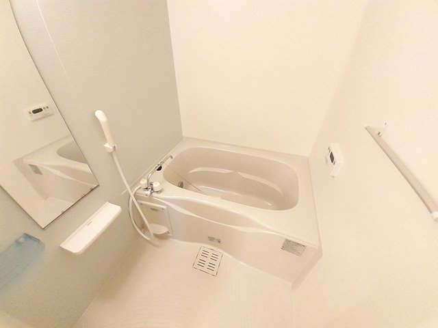 バス・シャワールーム　落ち着いた空間のお風呂です