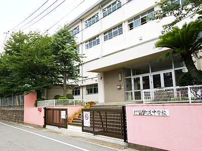中学校　北九州市立折尾中学校（中学校）まで448m