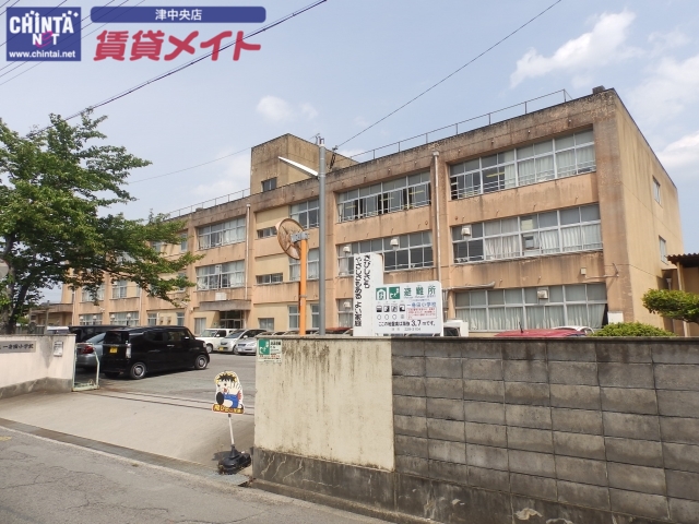 小学校　津市立一身田小学校（小学校）まで800m