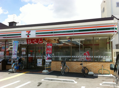 コンビニ　セブンイレブン・大阪中宮１丁目店（コンビニ）まで536m