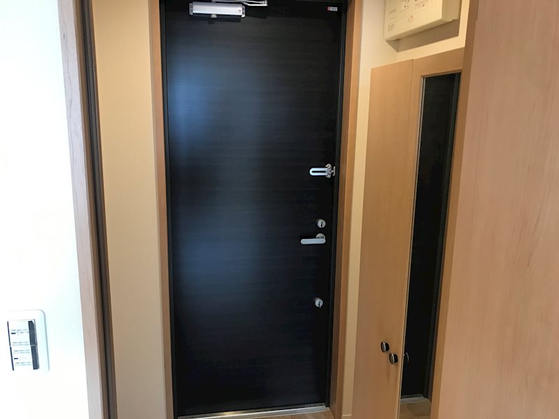 玄関　他号室部屋