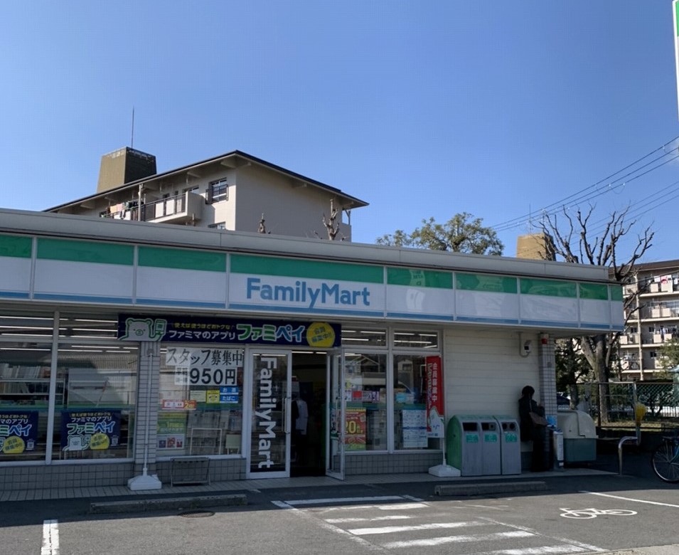 コンビニ　ファミリーマート 石田森東店（コンビニ）まで387m