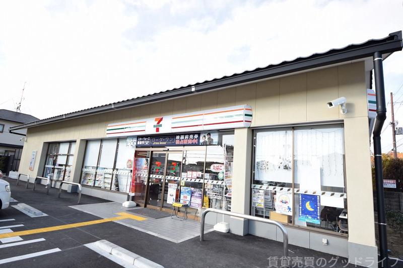 コンビニ　セブンイレブン京都岩倉忠在地町店（コンビニ）まで125m