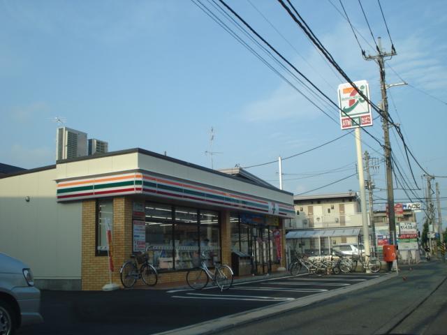コンビニ　セブンイレブン（コンビニ）まで217m