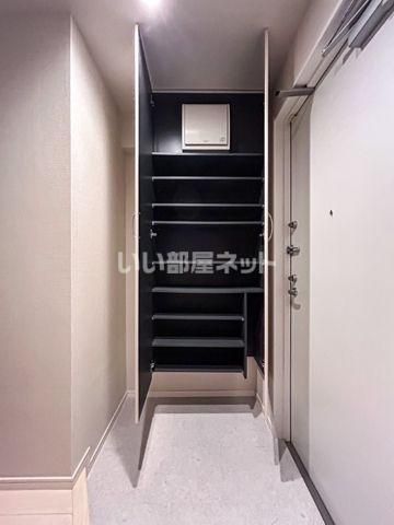 コスモリード東日暮里の玄関写真